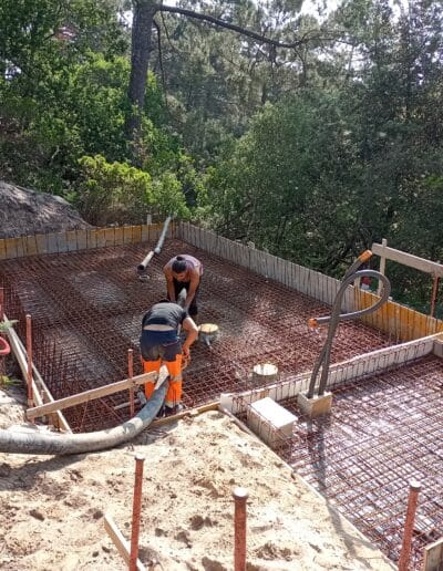 Restructuration d'une terrasse et d'un bassin sur talus Carcans - Piscine sur cuve de récupération d'eau pluviale - Aménagement paysager