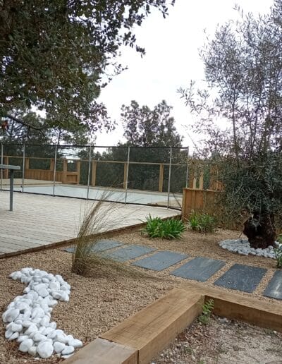 Restructuration d'une terrasse et d'un bassin sur talus Carcans - Piscine sur cuve de récupération d'eau pluviale - Aménagement paysager