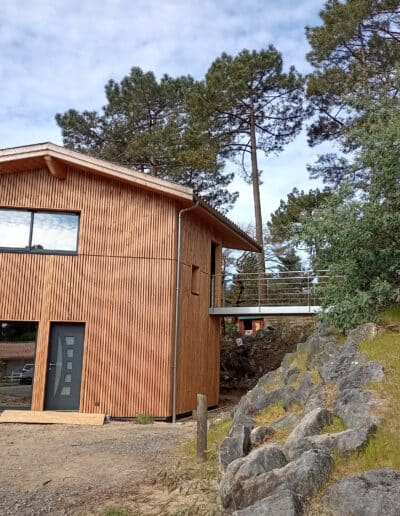 Extension bois Lacanau - Passerelle métallique - Bardage claire-voie